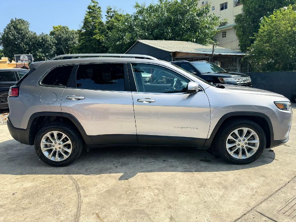 Jeep Cherokee Latitude 2019 Foto 7229130-1.jpg
