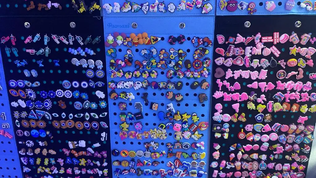 OFERTA CHARMS PARA CROCS MUCHISIMA VARIEDAD TIENDA VIERTUAL SANTO DOMI Foto 7229546-2.jpg