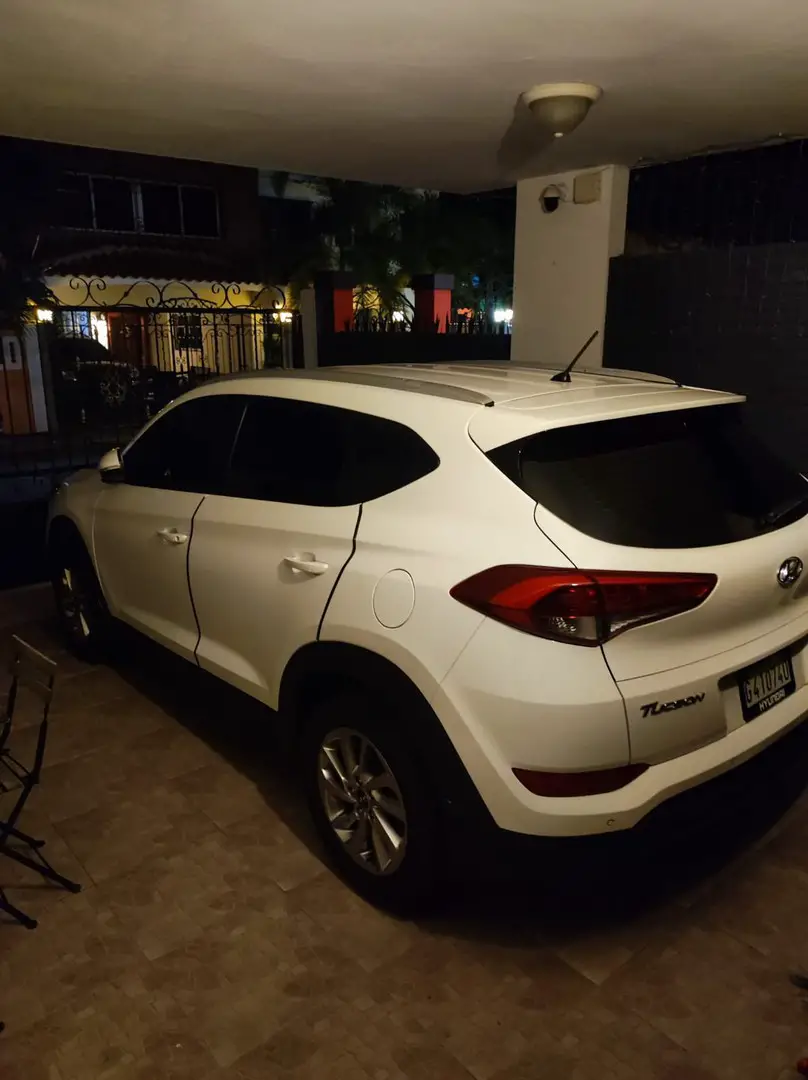 hyundai tucson 18 blanca de magna motors Foto 7229570-i5.jpg