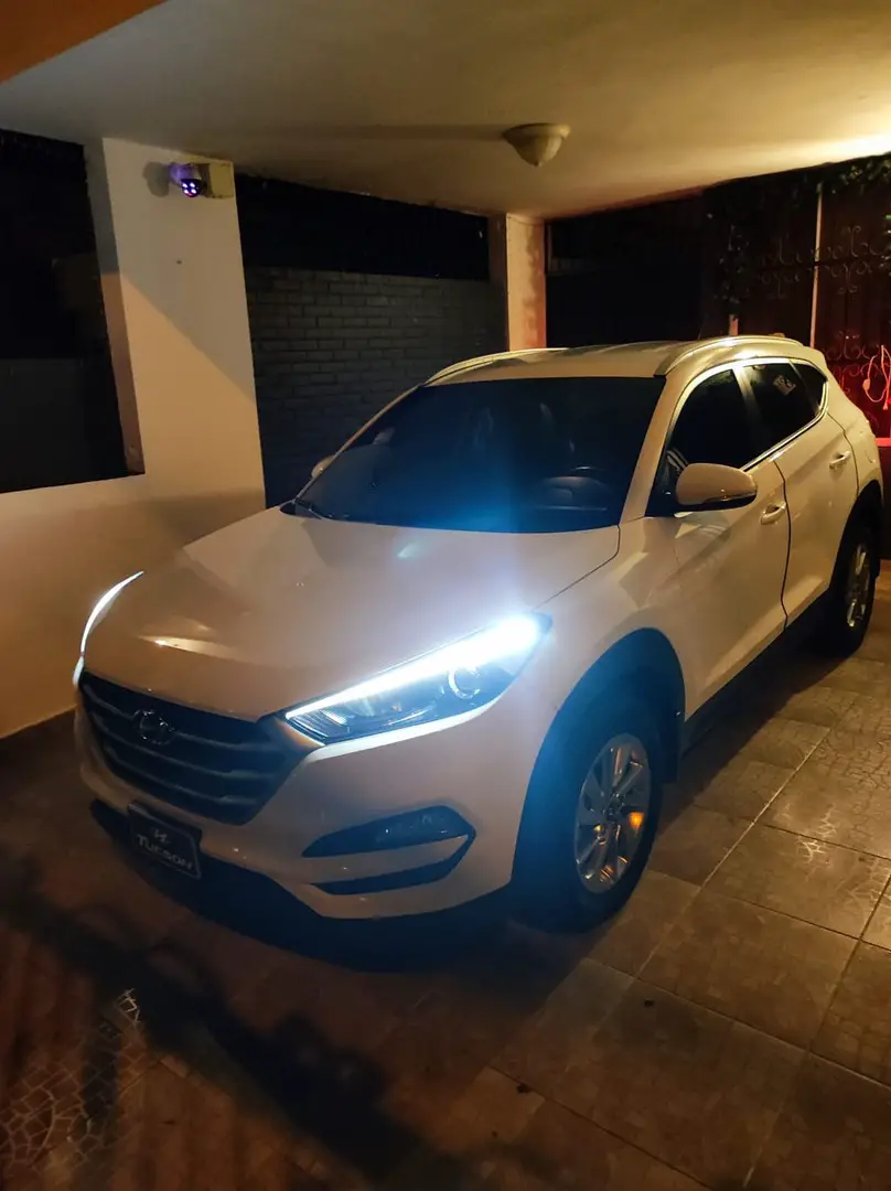 hyundai tucson 18 blanca de magna motors Foto 7229570-i8.jpg