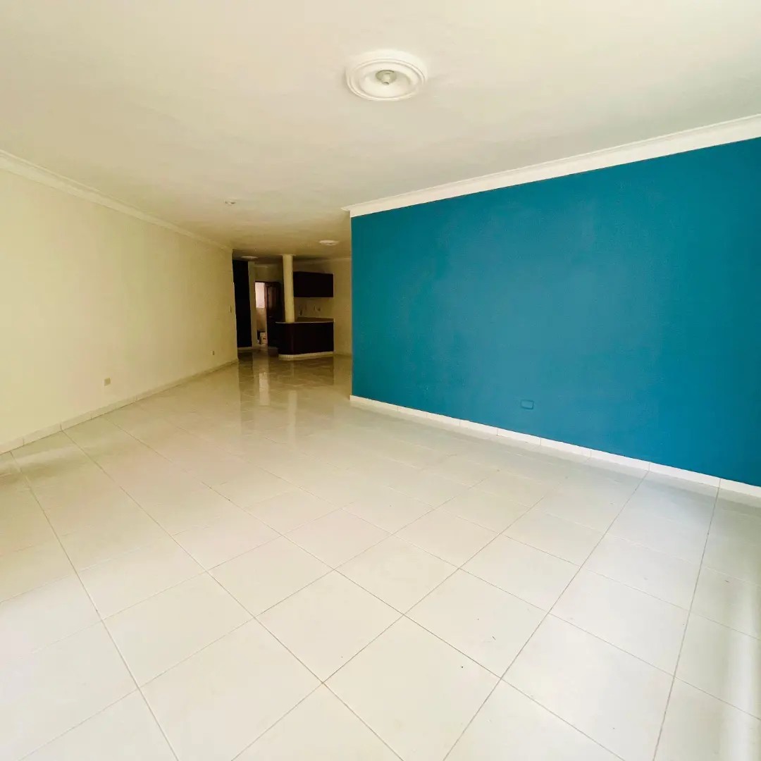 Alquilo amplio apartamento en Ensanche Paraíso 1er nivel  Foto 7230091-3.jpg