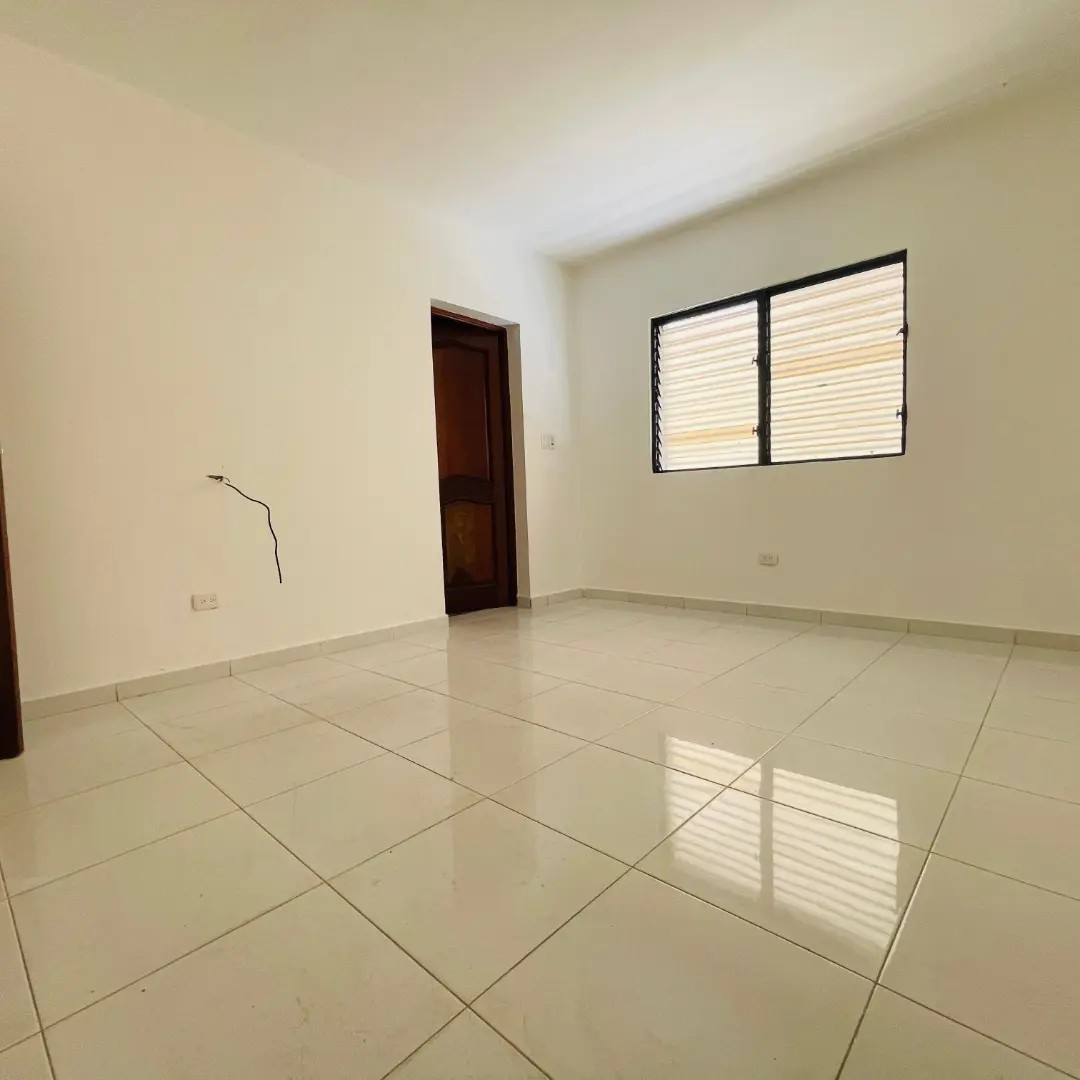 Alquilo amplio apartamento en Ensanche Paraíso 1er nivel  Foto 7230091-5.jpg