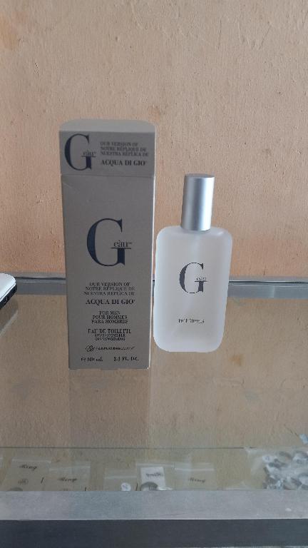 Perfumes de hombres  Foto 7230793-3.jpg