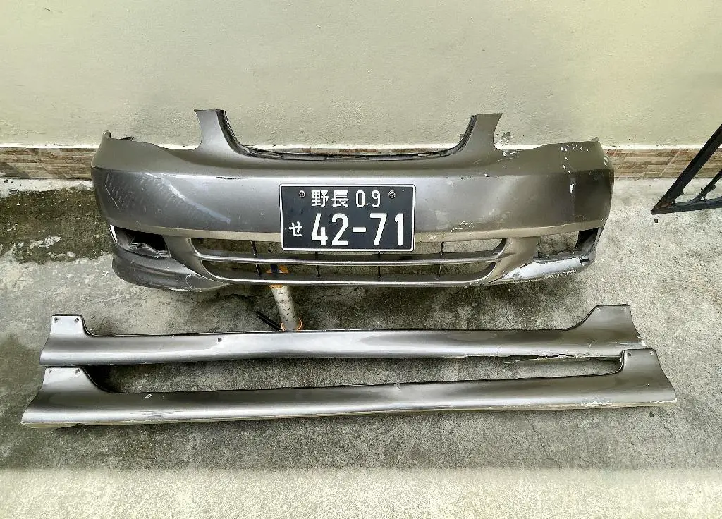 Bumper delantero y lips laterales corolla 03-08 Foto 7231053-1.jpg