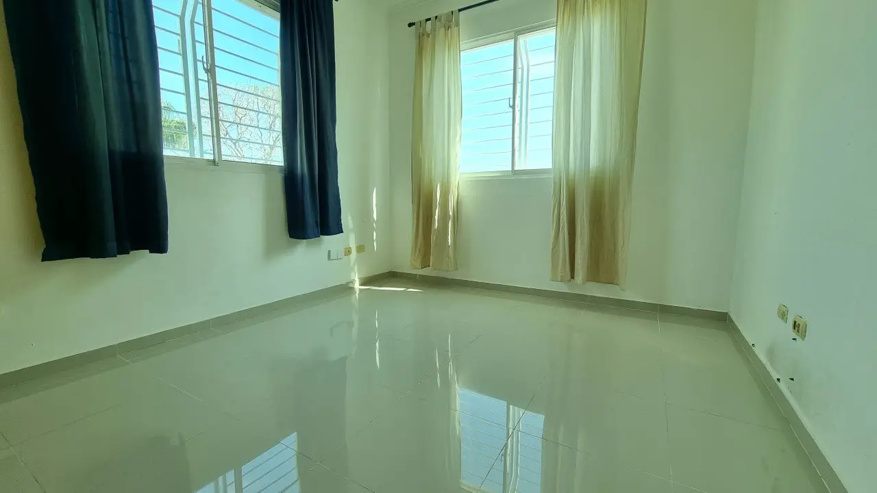 Vendo Apartamento en 3er Nivel en el Ensanche Ozama con 2 Parqueos Foto 7231198-10.jpg