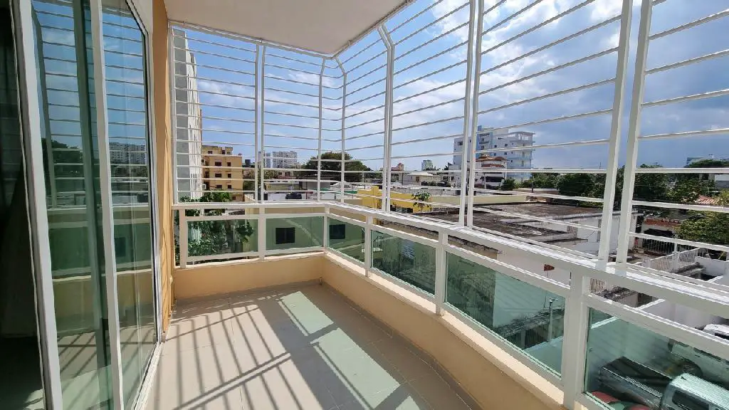 Vendo Apartamento en 3er Nivel en el Ensanche Ozama con 2 Parqueos Foto 7231198-2.jpg