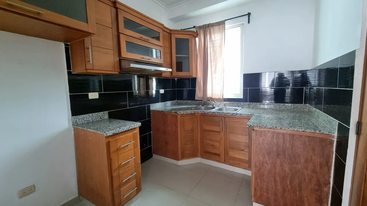Vendo Apartamento en 3er Nivel en el Ensanche Ozama con 2 Parqueos Foto 7231198-5.jpg