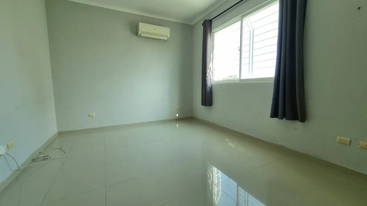 Vendo Apartamento en 3er Nivel en el Ensanche Ozama con 2 Parqueos Foto 7231198-9.jpg