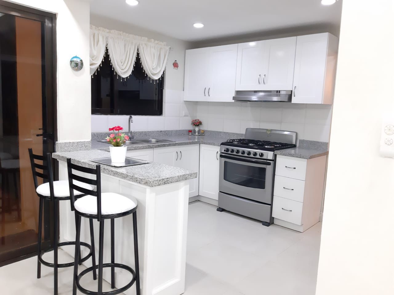 ALQUILO Casa Con Jacuzzi Privado De 2 Niveles En Ciudad Modelo Av. Jac Foto 7231372-2.jpg