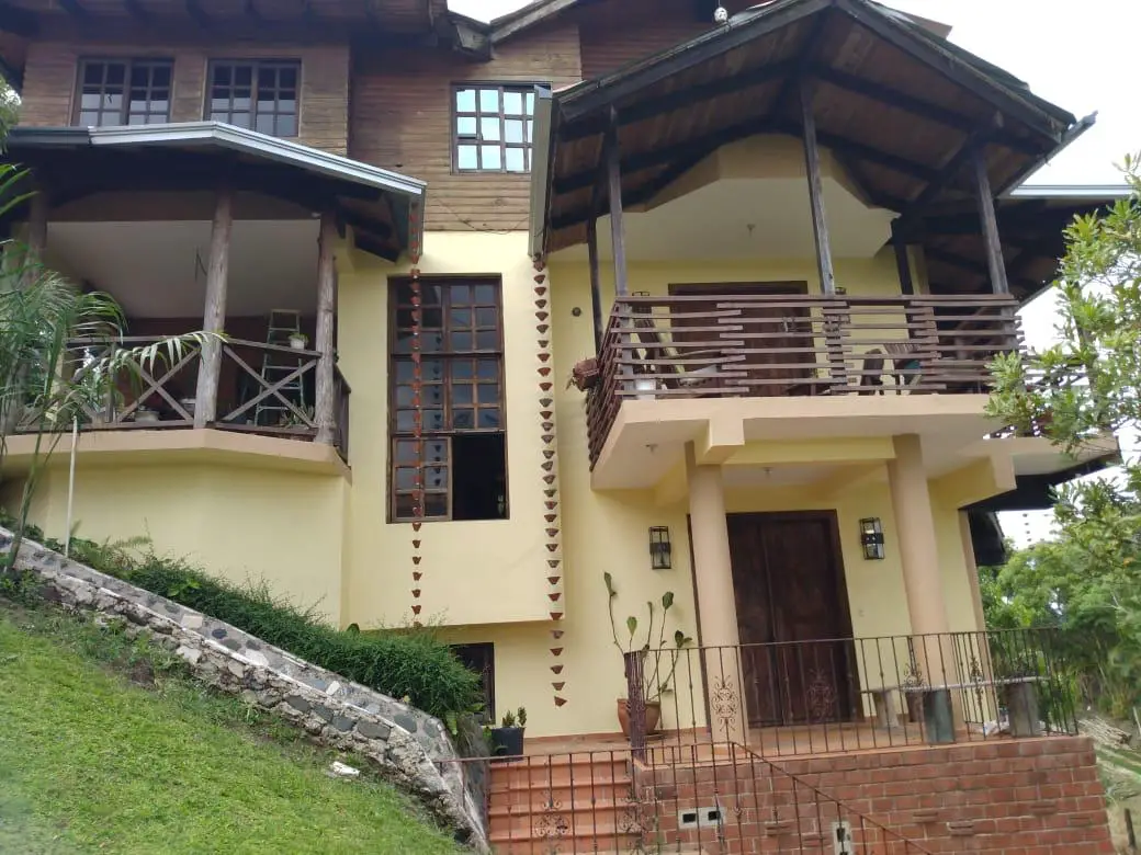 Gran Villa en Venta en Jarabacoa Foto 7231611-2.jpg
