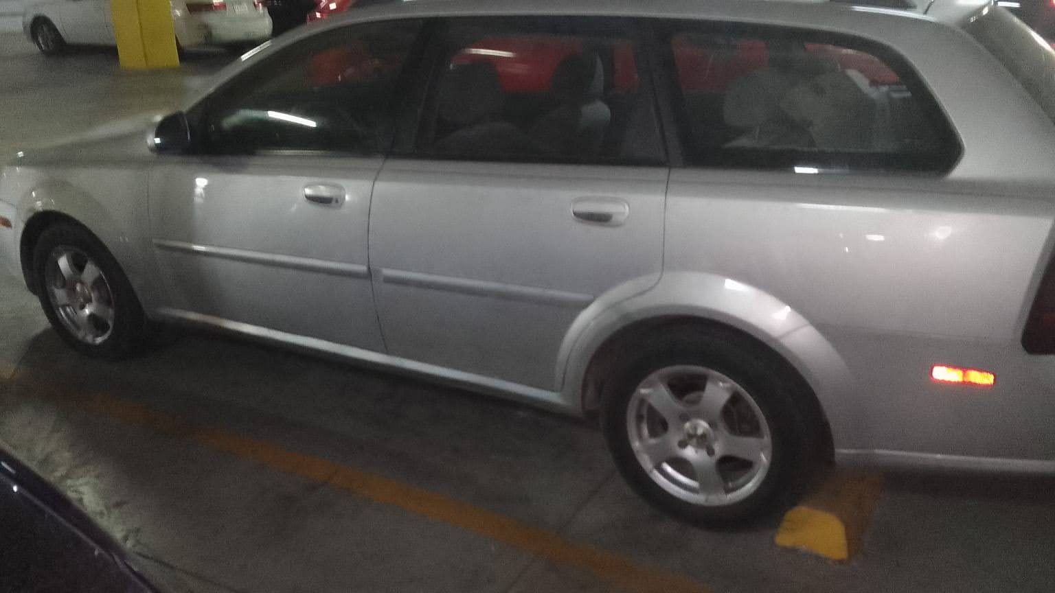 Vendo Suzuki Forenza 2005 en muy buenas condiciones por motivo de viaj Foto 7231646-1.jpg