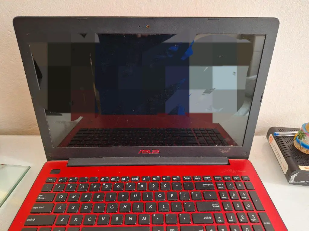 Vendo computadora No tiene cargador Foto 7231827-P2.jpg