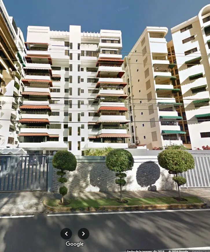 Penthouse Clásico en Ave. Anacaona de Tres Habitaciones Foto 7231861-2.jpg