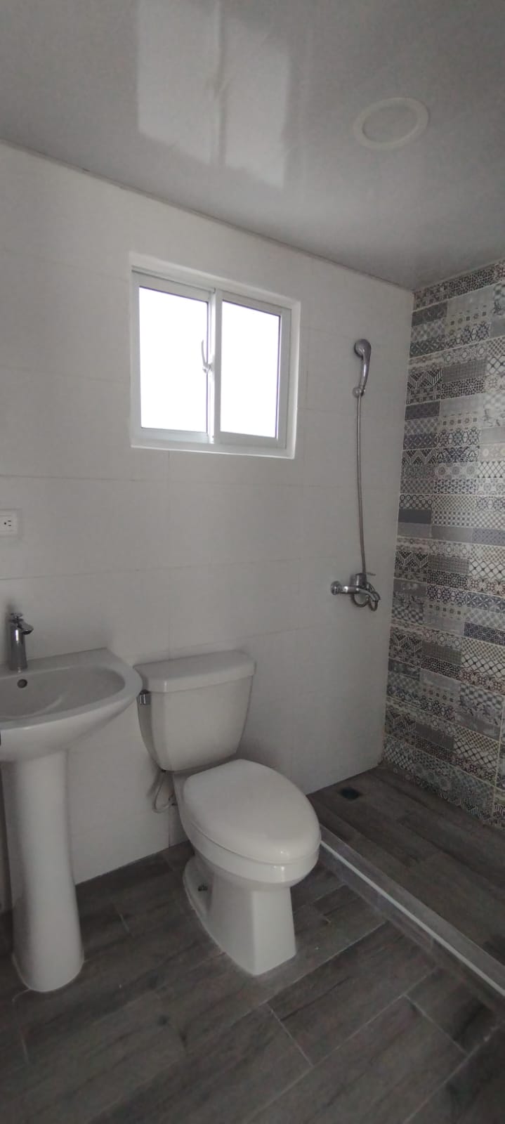 Se Alquila Apartamento 3er Nivel proximo a la Ave. Jacobo Majluta SDN. Foto 7232096-6.jpg