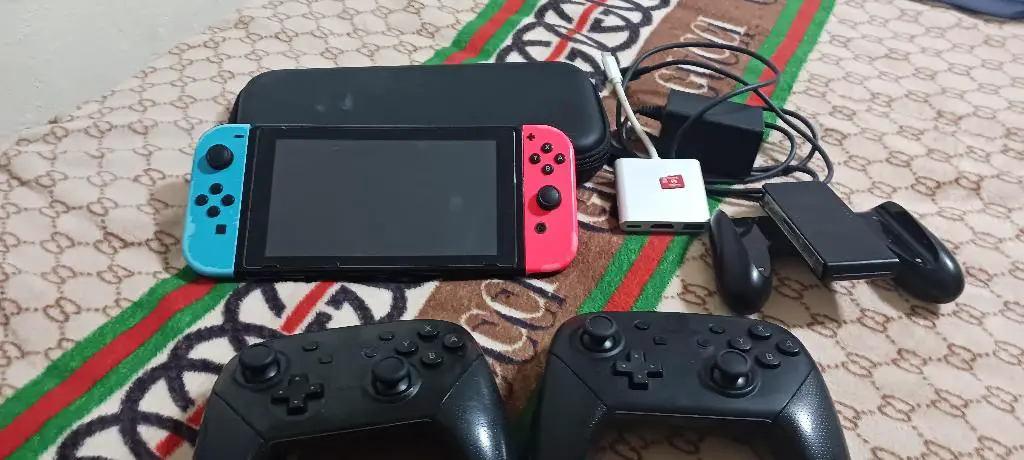 Nintendo switch hackeada incluye un dock dos pro controller un bolso y Foto 7232483-1.jpg