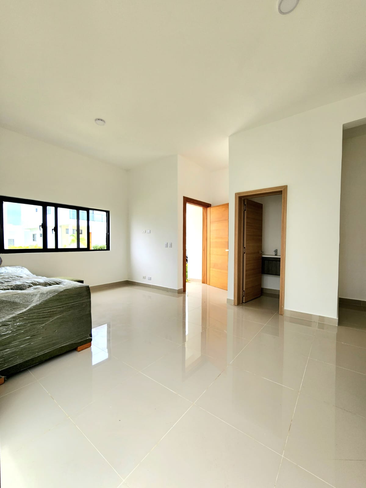 Casa en venta lista de 2 habitaciones residencial cerrado a solo 5 min Foto 7232562-1.jpg