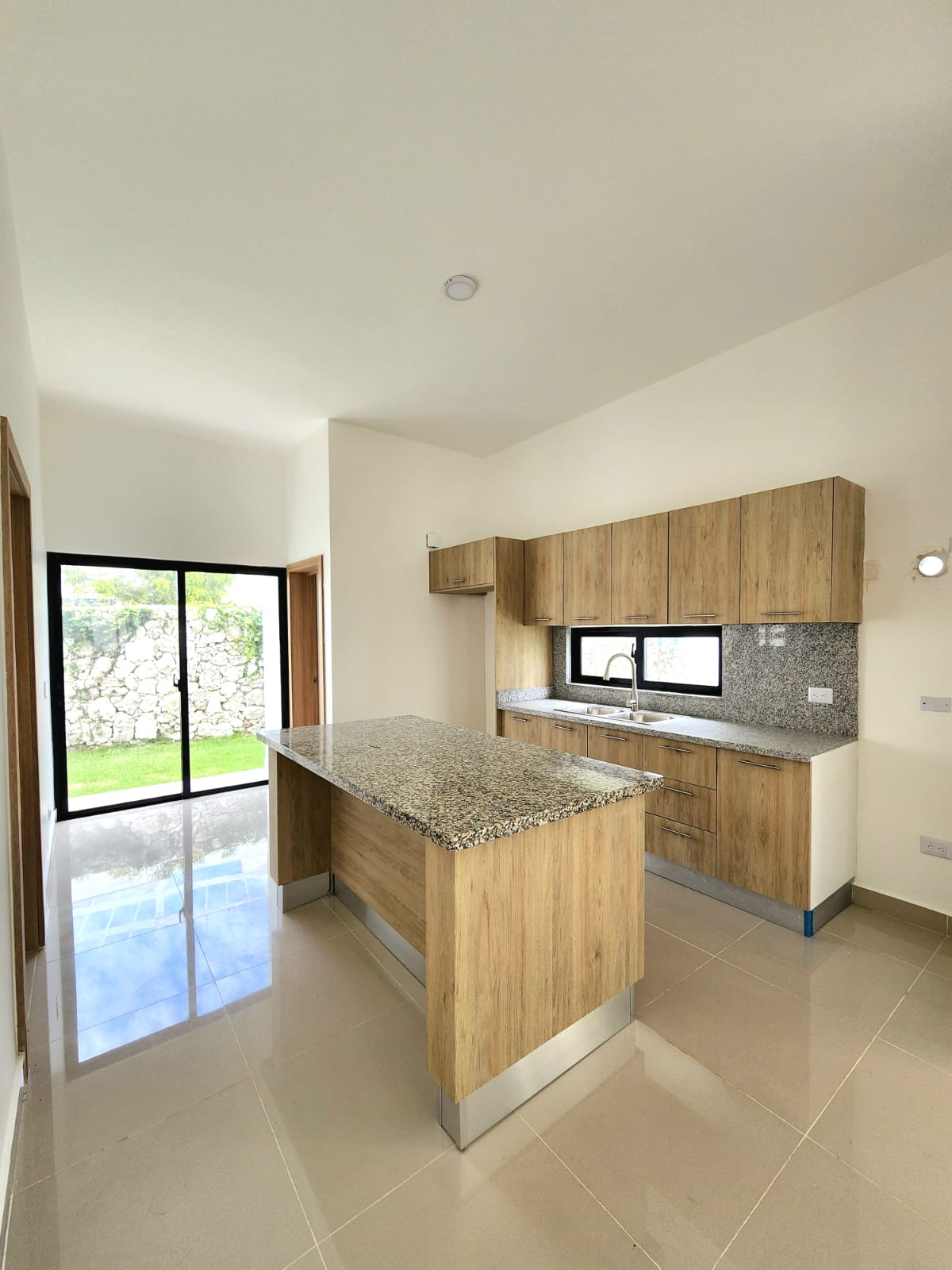Casa en venta lista de 2 habitaciones residencial cerrado a solo 5 min Foto 7232562-2.jpg