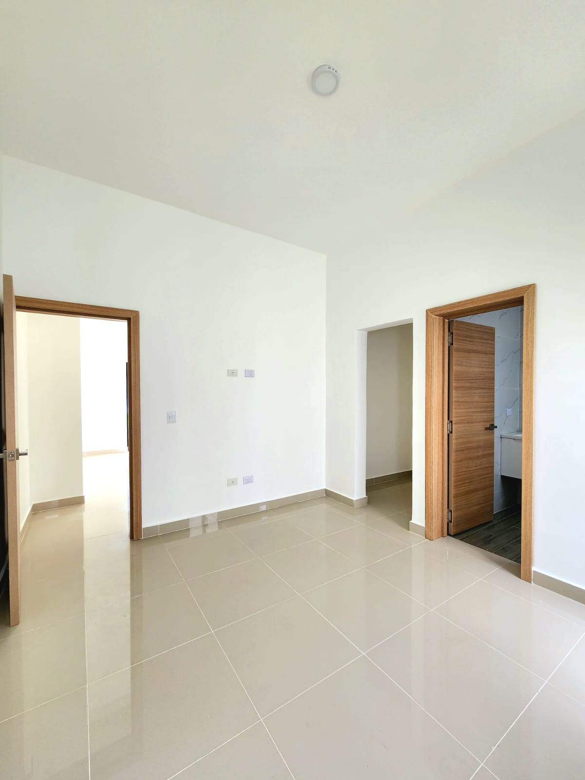 Casa en venta lista de 2 habitaciones residencial cerrado a solo 5 min Foto 7232562-4.jpg