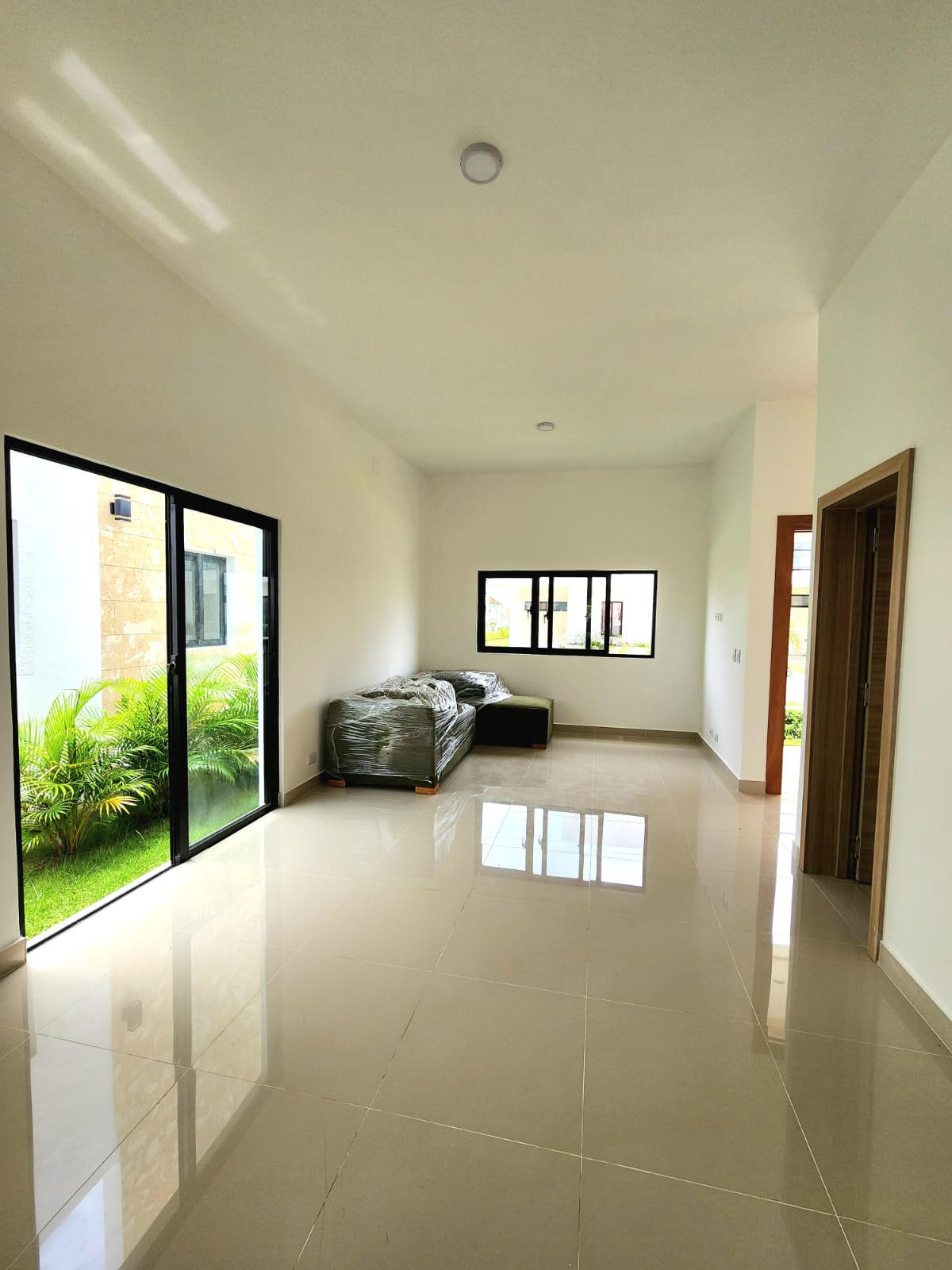 Casa en venta lista de 2 habitaciones residencial cerrado a solo 5 min Foto 7232562-5.jpg