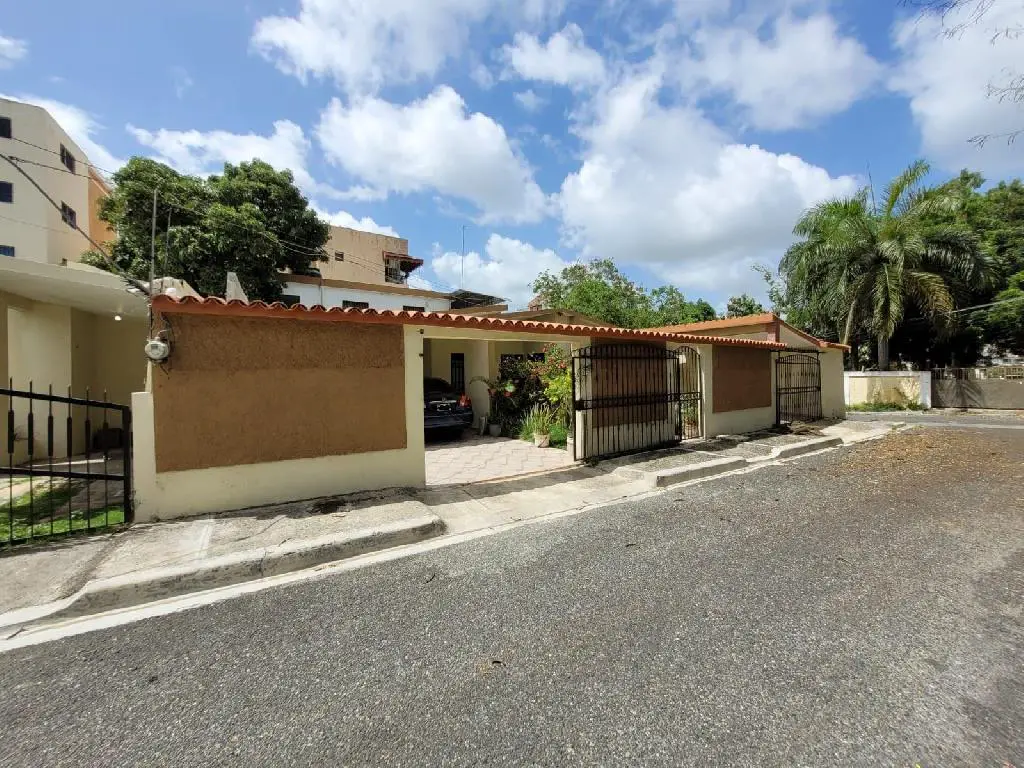 OPORTUNIDAD CASA EN VENTA! Cerca de Carrefour. Foto 7232947-1.jpg