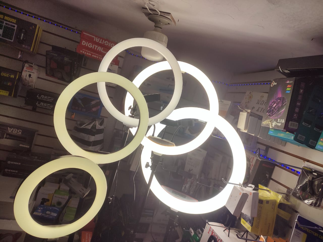 Aros de luz en Todos los tamaño  en Santo Domingo Este Foto 7233781-2.jpg