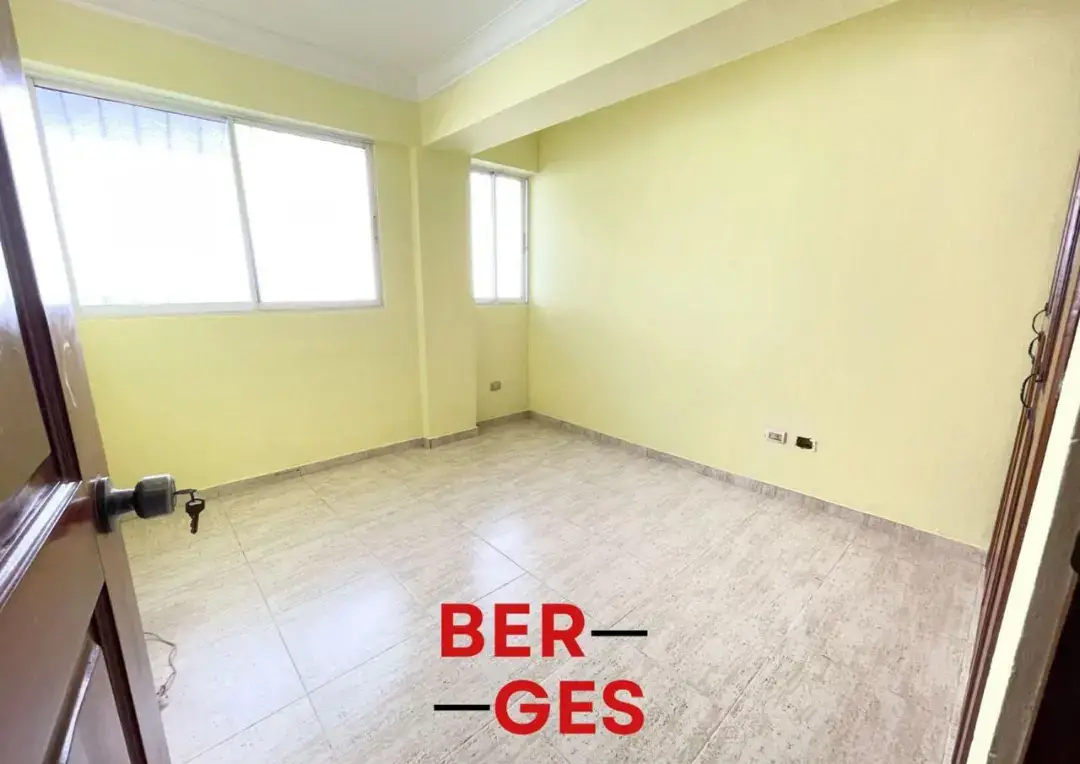 Apto en Venta en Ens Ozama 3er Nivel 3-Hab 2-B 2-Parq Prox Av Venezuel Foto 7234359-2.jpg