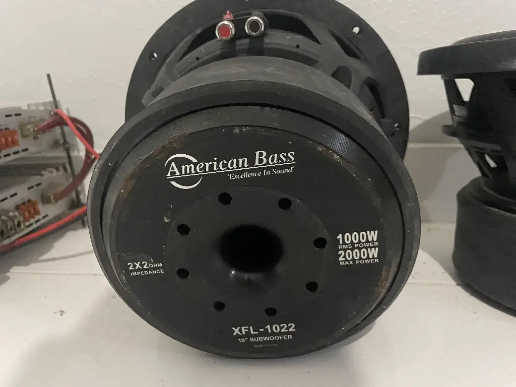 Vendo 2 Plantas Amercan Bass monoblock y 2 Bocinas de 10 Bajo Foto 7234487-3.jpg