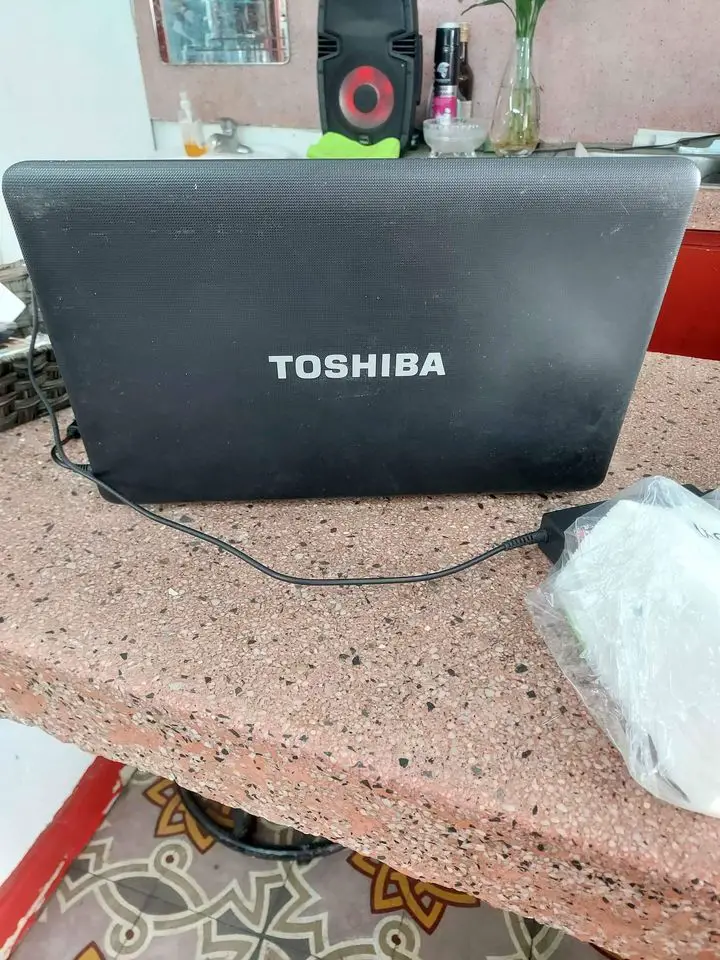 Laptop toshiba para piezas Leer Foto 7234613-1.jpg
