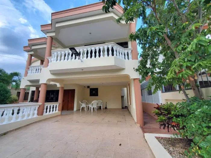 EN VENTA CASA EN RESIDENCIAL CASTILLO PROXIMO A LA UASD Foto 7235129-10.jpg