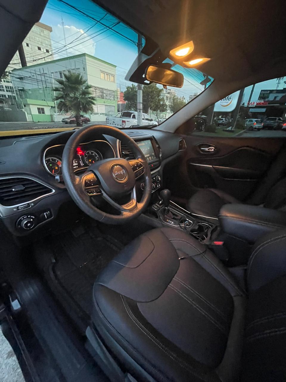 Jeep Cherokee Latitude 2019 en Santo Domingo DN Foto 7235170-5.jpg