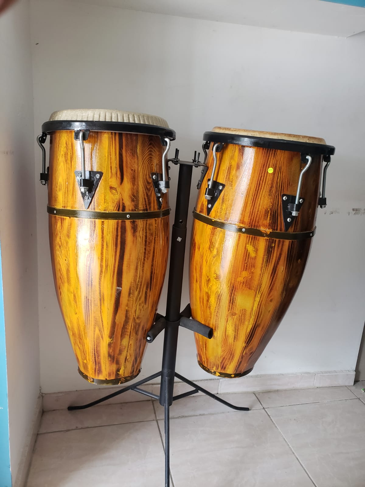 Conga  Remo de cuero sintético de anillos color madera y caoba. incluy Foto 7235307-1.jpg