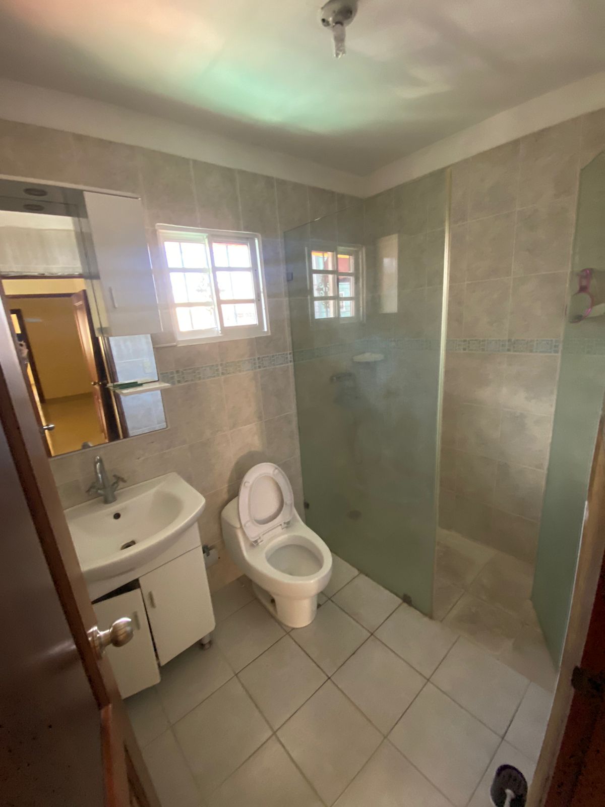 ️RD7000000️ Vendo casa de dos niveles en Lucerna  como nueva Foto 7235690-8.jpg