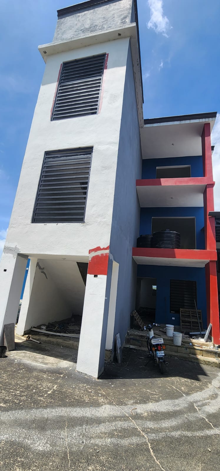 EN VENTA SOLAR Y EDIFICIO COMERCIAL EN LA VEGA RD Foto 7235742-5.jpg