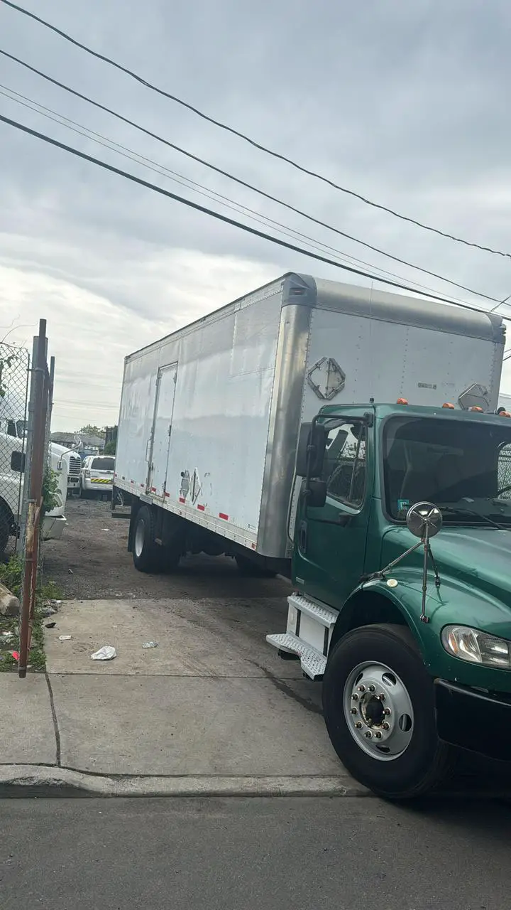 SERVICIOS DE TRANSPORTE CAMION FREIGHTLINER 26 PIES Foto 7235911-2.jpg