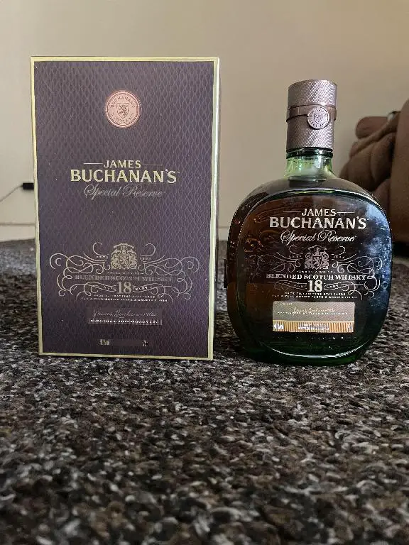 Whisky James Buchanan 18 años Special Reserve Foto 7236798-1.jpg