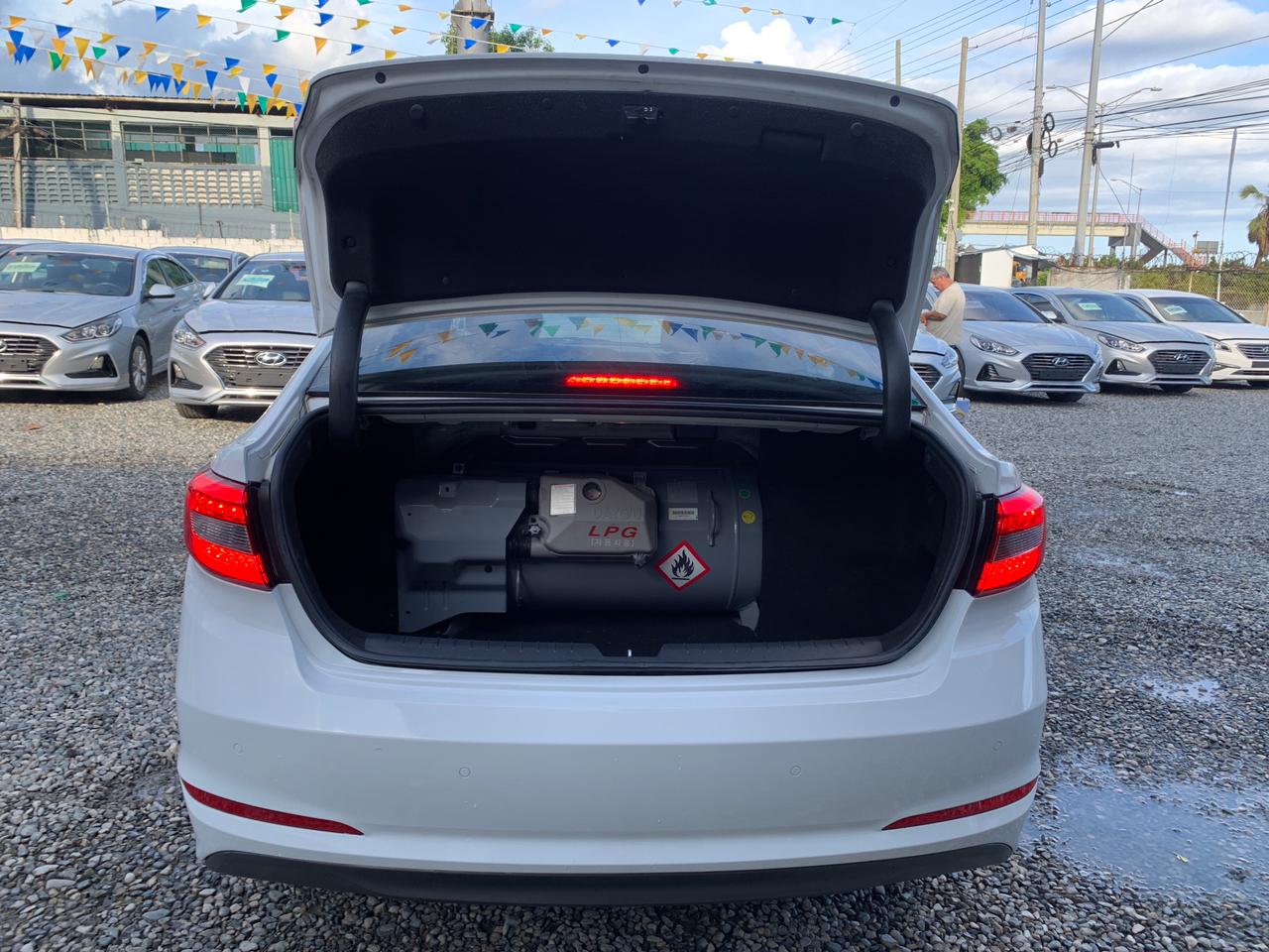 Hyundai  Sonata LF 2019 GLP Blanco de Fabrica Foto 7236969-2.jpg