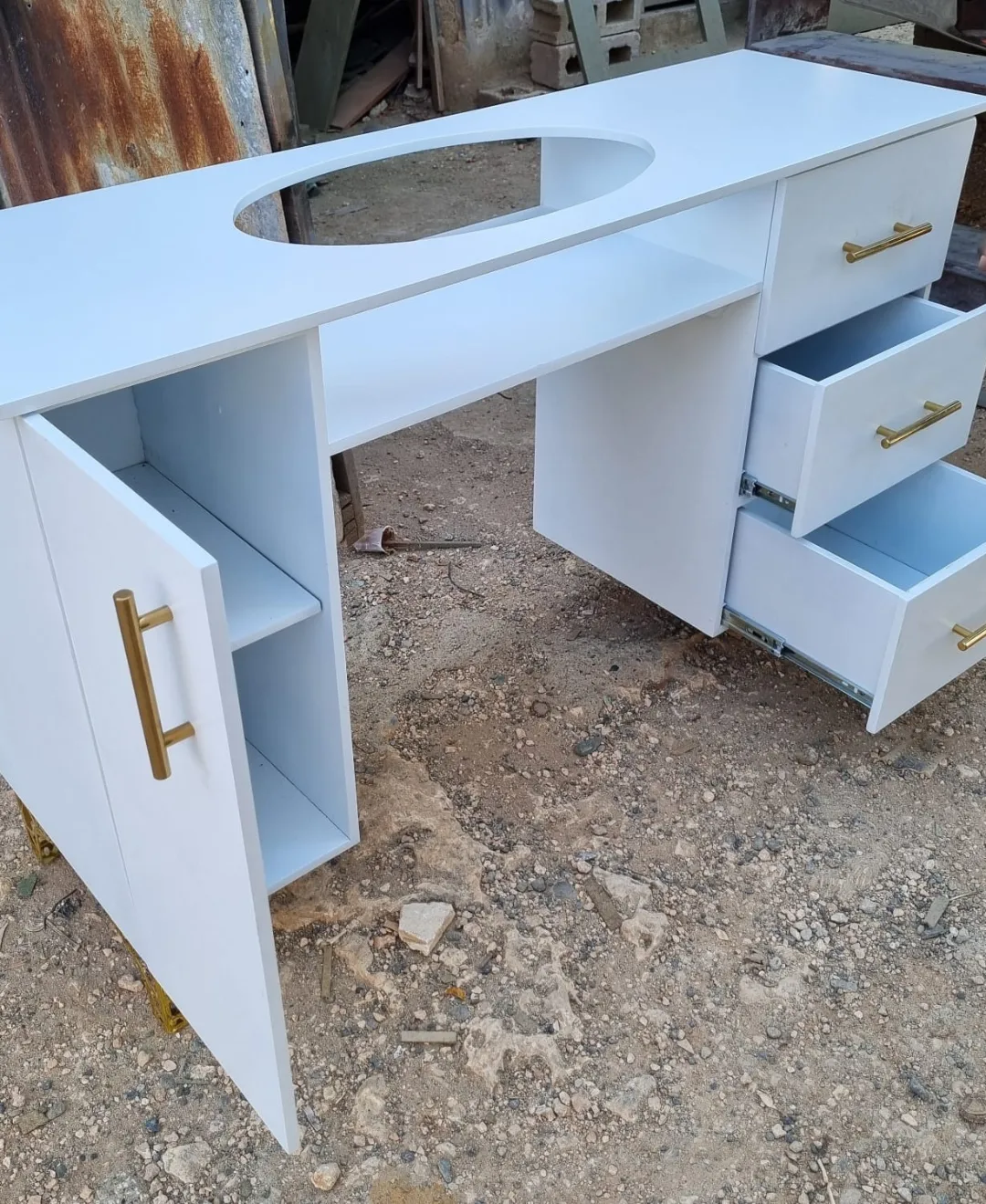 Se Venden Mesas de Uñas con Tope en Cristal y Exibidores de Esmaltes  Foto 7236987-1.jpg