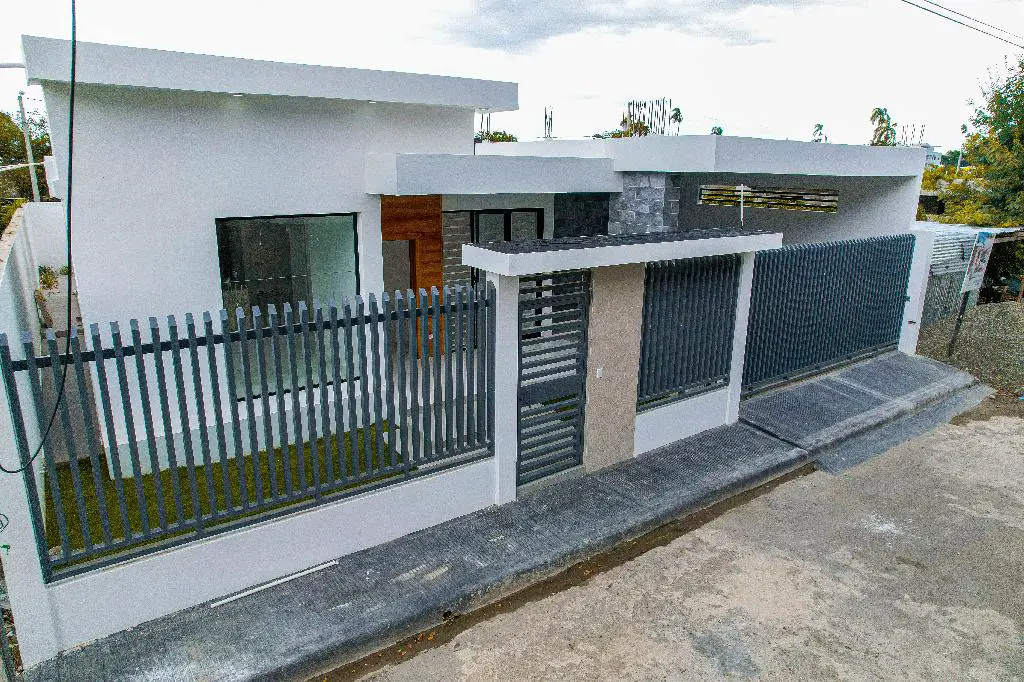 Casa de venta Calle 9 Residencial Don Persio III La Vega RD. Foto 7237426-4.jpg