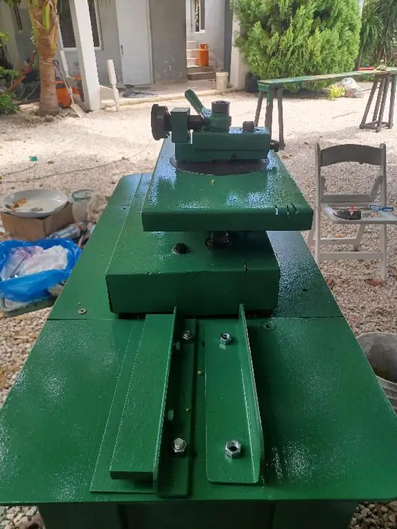 Maquina de forme para fabricar ductos de sin Foto 7237619-1.jpg