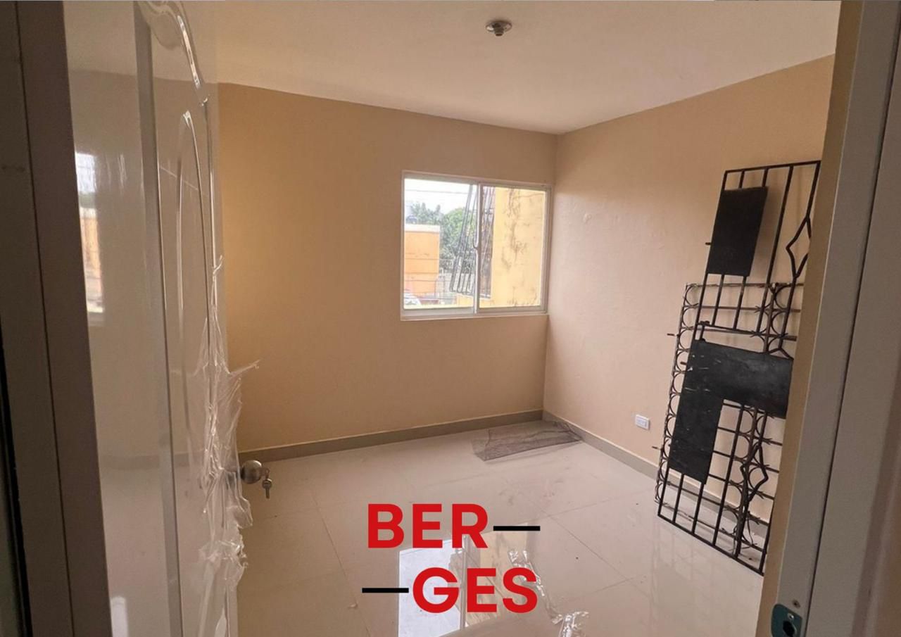 Vendo Apartamento en El Duarte Prox Av.Charles de GAULLE y el Nacional Foto 7237697-3.jpg