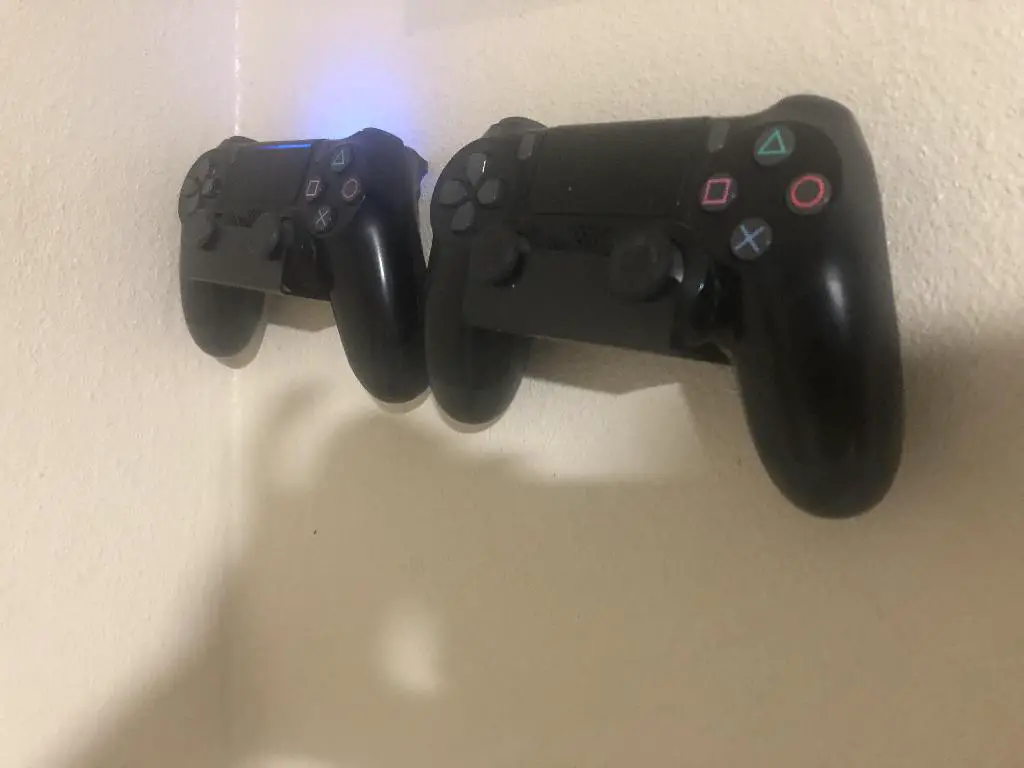 PS4 PRO Foto 7237780-3.jpg