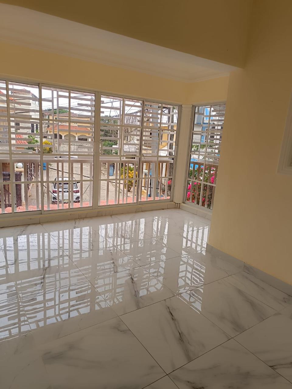 VENDO HERMOSA CASA DE 2 NIVELES EN LUCERNA Foto 7237858-9.jpg