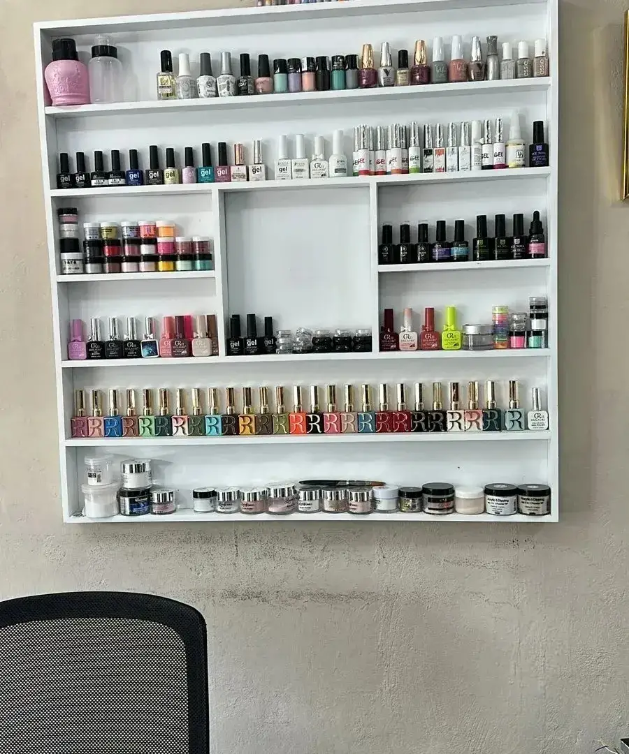 Mesas de Uñas en Ventas con Tope en Cristal y Exibidores de Esmaltes. Foto 7238219-4.jpg