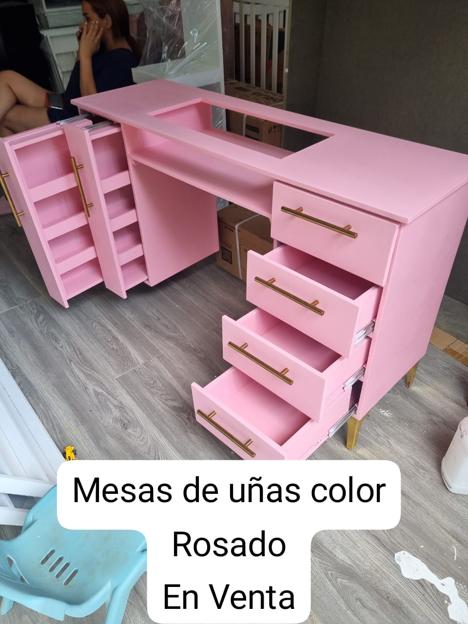 Mesas de Uñas en Ventas con Tope en Cristal y Exibidores de Esmaltes. Foto 7238219-7.jpg