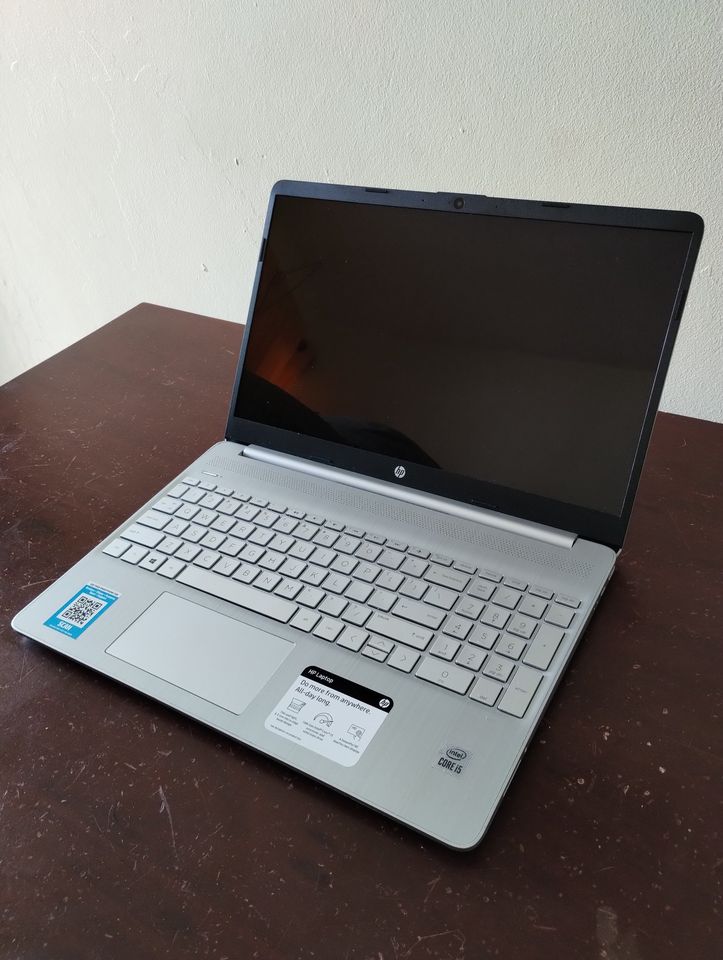 Laptop HP 15 Touch Core i5-10th Gen 256GB SSD 16GB RAM Windows 10 Inte Foto 7238907-3.jpg
