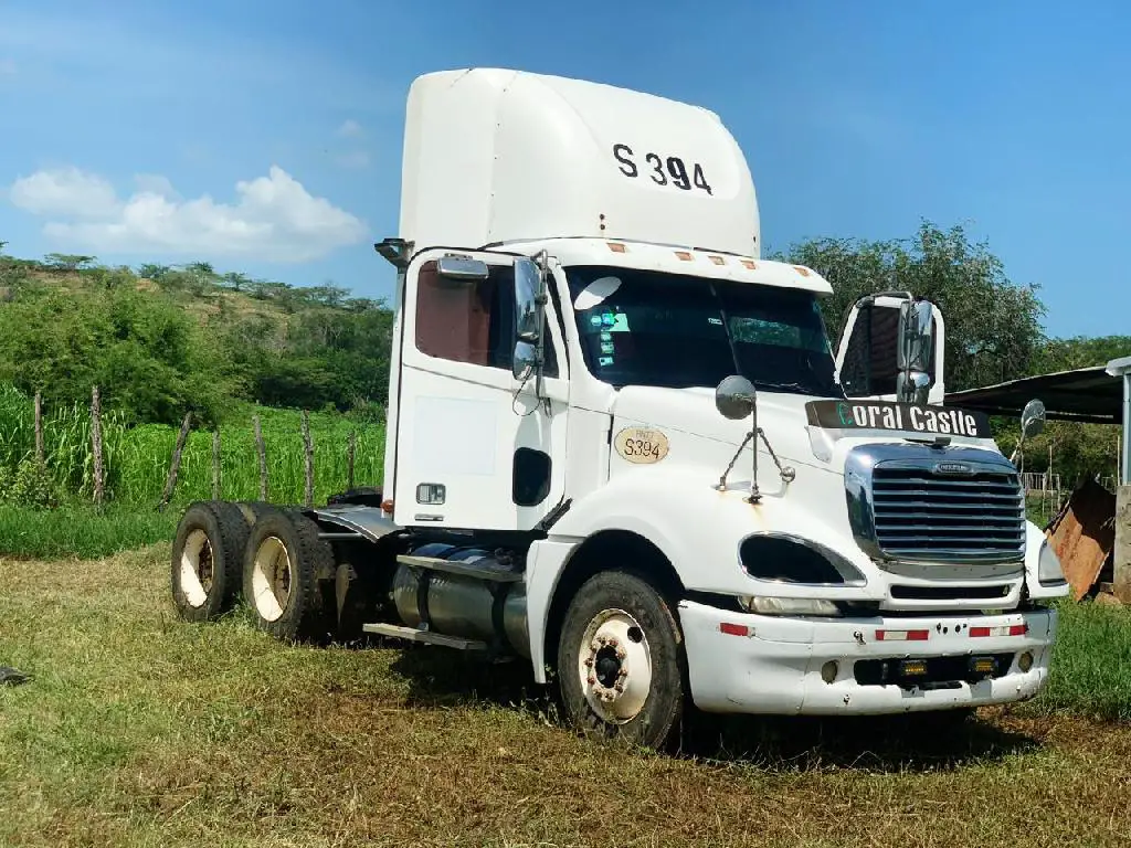 Camión Freightline 2006 con poco uso y excelentes condiciones Foto 7238960-3.jpg