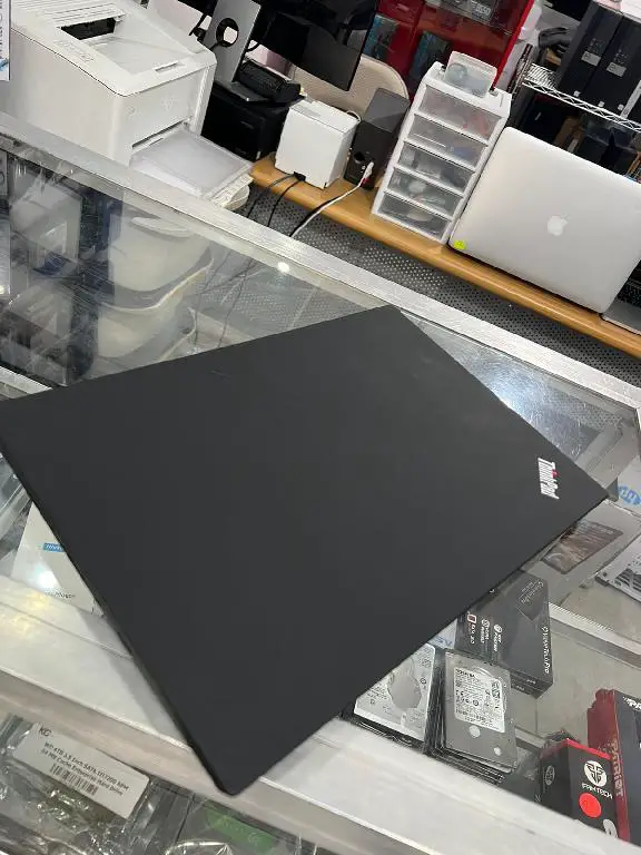 Lenovo ThinkPad T490 Touchscreen  Foto 7239638-R2.jpg