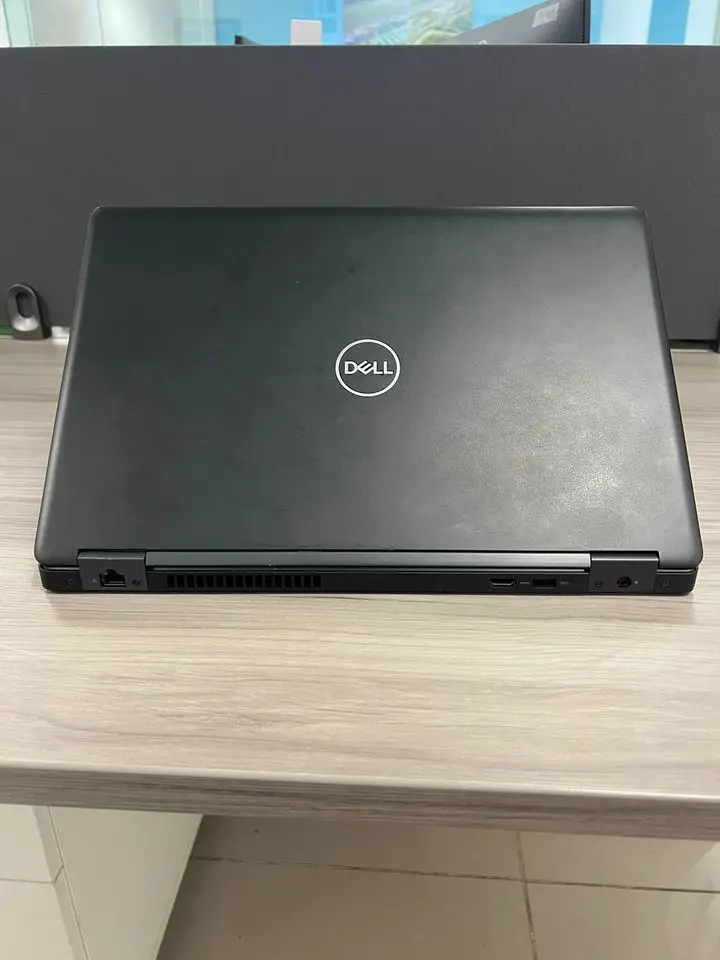 Dell Latitude 5590  Foto 7239644-3.jpg