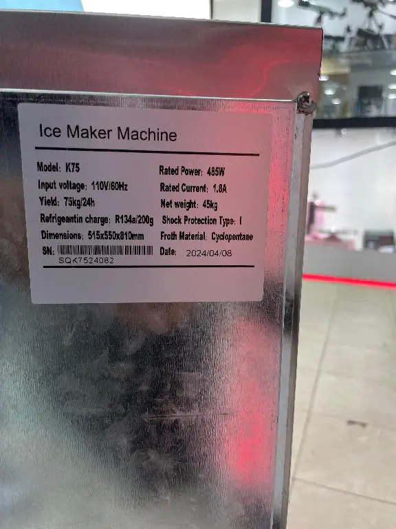 Maquina dispensadora de hielo generador de cubos de hielo hielera Foto 7239860-4.jpg