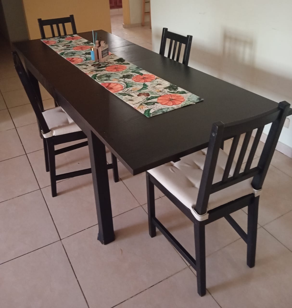 Juego de Mesa de comedor con 4 sillas y banco. Mesa de 6 o 4 puestos r Foto 7239983-1.jpg